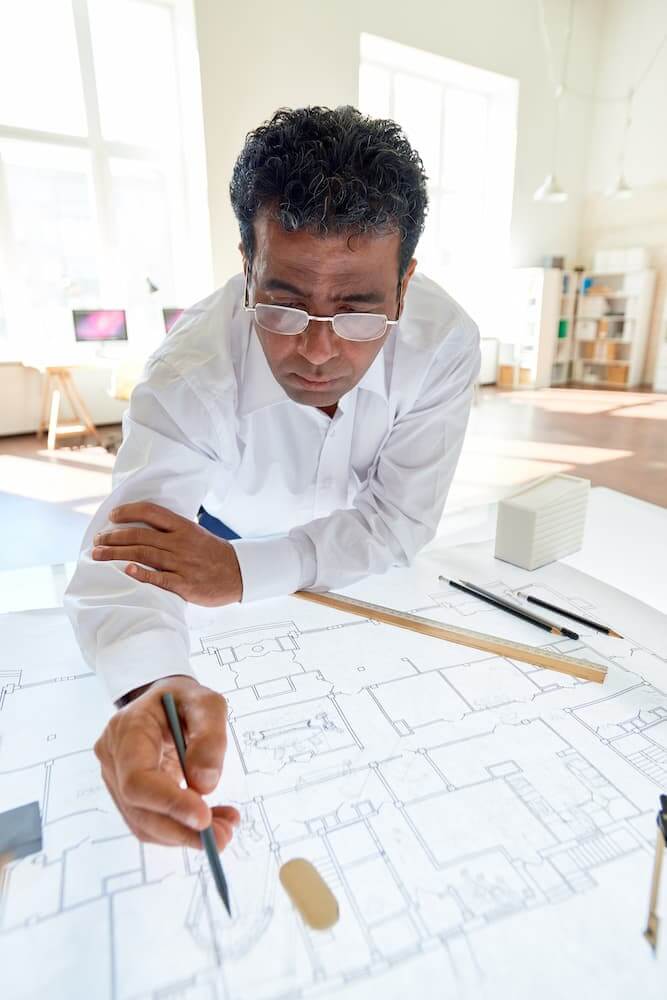 Architecte en train de travailler